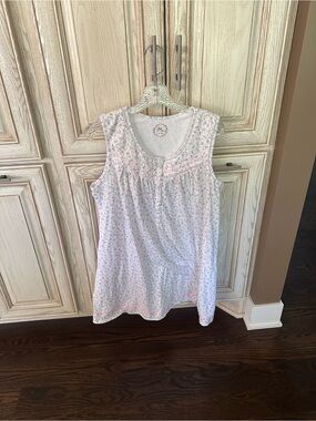 Aria Collection short sleeveless floral print nightgown